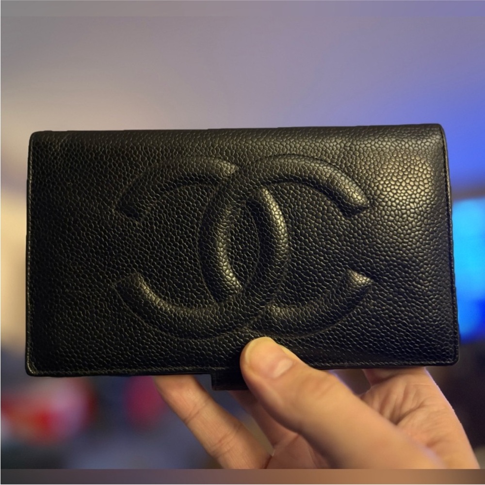 CHANEL Elegant Black Leather Wallet